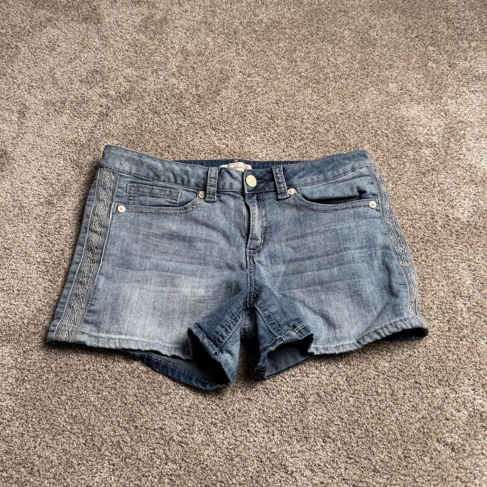 SEVEN SIDE EMBROIDERY JEAN SHORTS